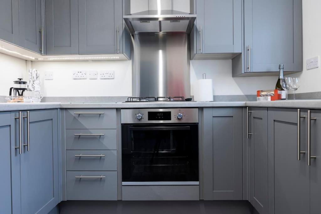 Fair Haven - Off Street Parking And Garden Holiday home *